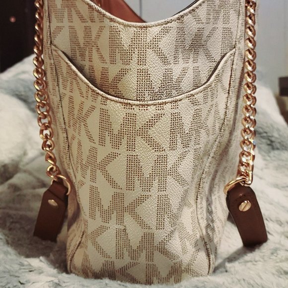 MICHAEL KORS JET SET TRAVEL LARGE CHAIN SHOULDER BAG- Cream/Monogram/Gold Chains - Picture 2 of 4